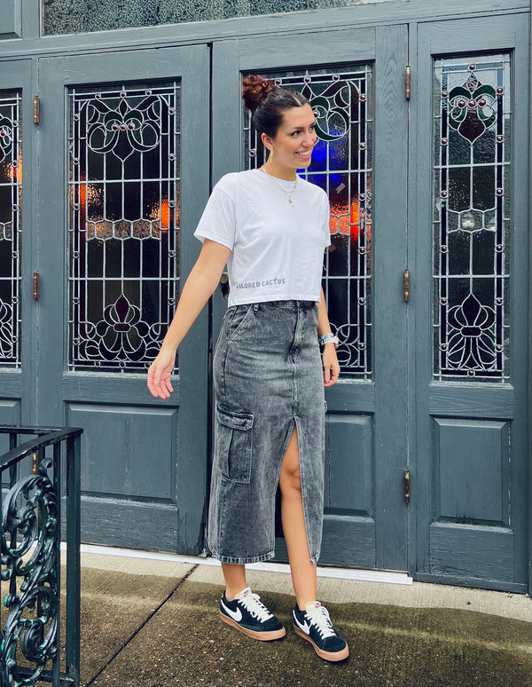 Girl in tailored cactus white cropped tee 